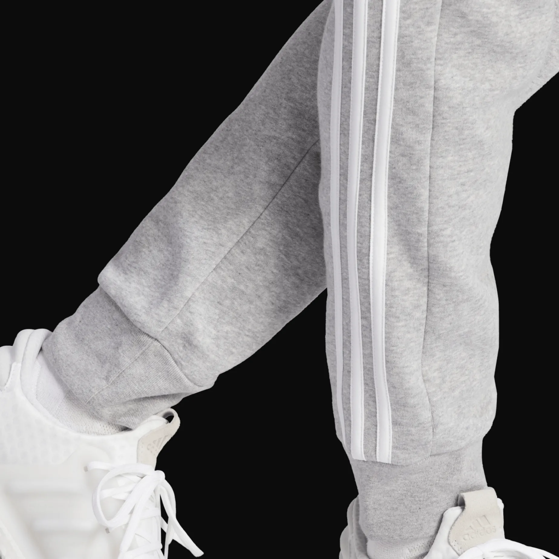 Essentials Fleece 3-Stripes Tapered Cuff Joggers, joggebukse, herre - Fritid- & Joggebukser - Essentials Fleece 3-Stripes Tapered Cuff Joggers, joggebukse, herre