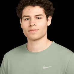 Miler Dri-FIT UV Tee, t-skjorte, herre - Trenings T-Skjorte - Miler Dri-FIT UV Tee, t-skjorte, herre